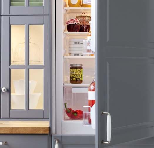 73 INTEGRATED You can choose to hide your fridge behind kitchen doors with