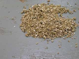 Vermiculite Vermiculite is made from rock.