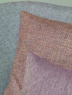 metallic yarns. This new linen look provides depth and dimension to otherwise matte natural linen finishes.