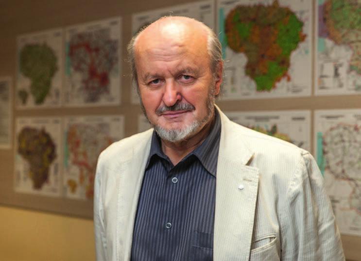Paulius Kavaliauskas anykštėnas nuo Kurklių. Čia gimė, baigė vidurinę mokyklą, 1967 m. geografijos studijas Vilniaus universitete (VU). 1967 1976 m.