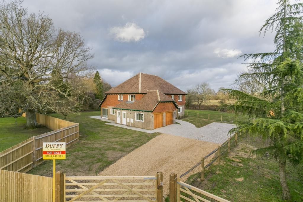 Broadlands Burgess Hill,West Sussex RH15 0BG A stunning Architect Designed, five bedroom, four bathroom new home set in an overall plot of just over one third of an acre in