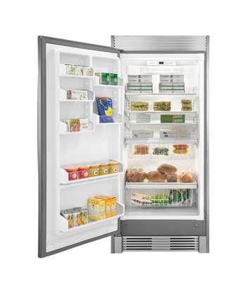 Freezer The Philco MUFD19V9KS upright freezer is 100% frost free and is designed with an Easy Clean stainless steel door and handle that do not show fingerprints and smudges.
