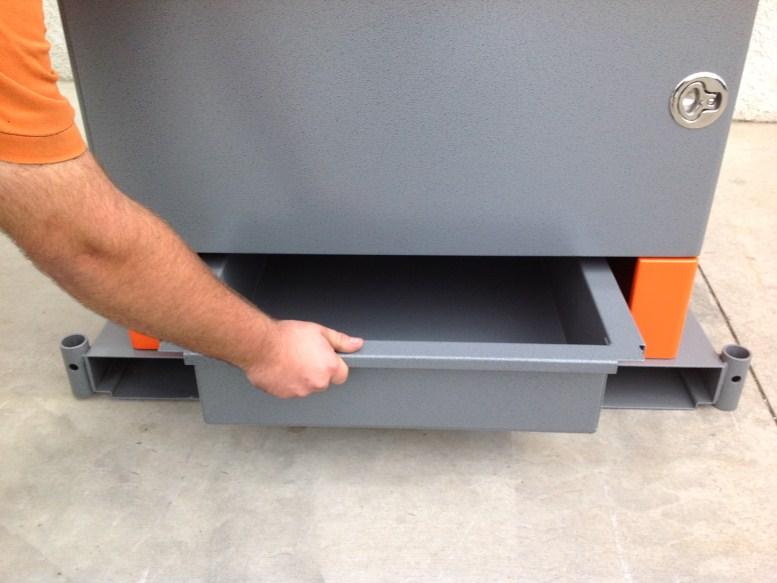 Reverse these steps for reinstallation. Verify that the drawer is properly positioned on reinstallation and the gasket has formed an adequate seal.