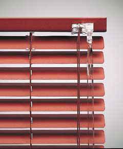 technical information 15mm/25mm ALUMINIUM VENETIAN BLINDS Venetian Blinds, with slats manufactured from aluminium alloys coated with polyester-based paint combine high functional efficiency with