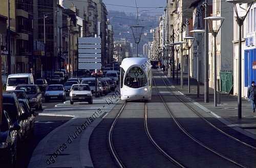 take several forms : Street level systems : Bus Rapid Transit (BRT) tramway, dedicated
