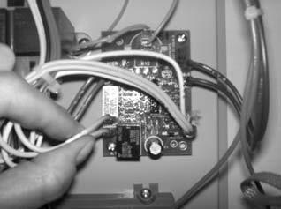 SERVICE PROCEDURE D24-I Thermostat Circuit Testing DAGER 120 volt exposure. To avoid personal injury, use caution while performing this procedure.