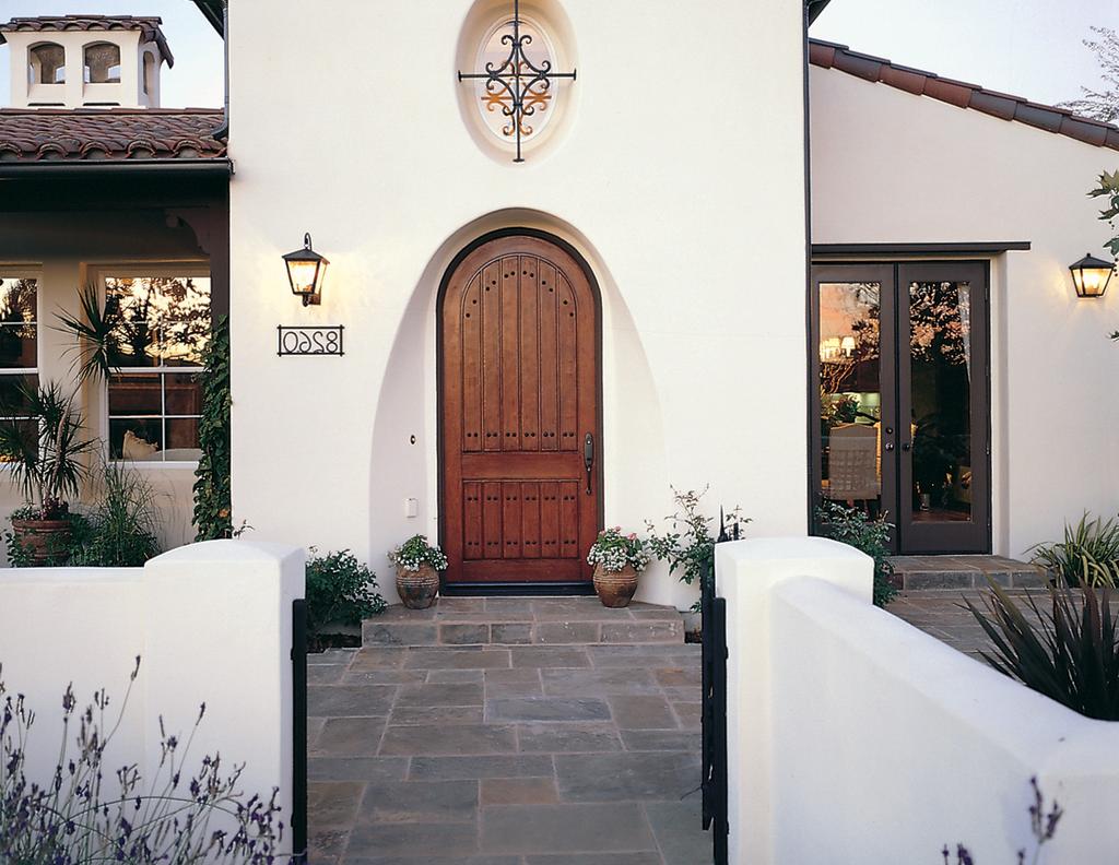 Alluring Arches Archways are design elements used in many Old World homes.