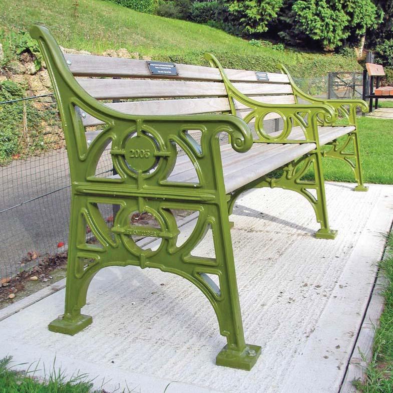 EASTGATE SEAT RANGE The Eastgate is our most popular Victorian-style cast iron and timber seat, widely used in heritage areas for many years.