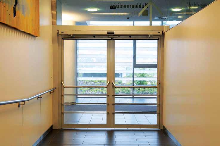 This powerful automatic system also owes its versatile range of applications to the fact that its spring tension can be adjusted on-site, which makes its use possible in door operator sizes from EN4