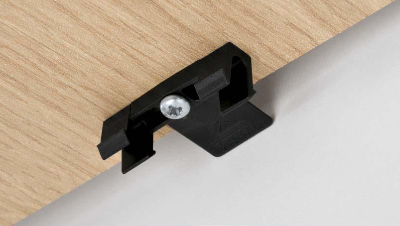 No profile clamps are required for fixing. The ceiling edging can simply be pushed on using practical fixing clips that are screwed onto the panel.