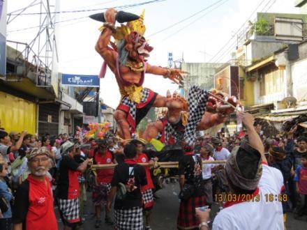Bogor city anniversary is held annually in June and organized by the city authority, includes a series of festivals, exhibitions, social services acts, sport and creative competitions, and a parades
