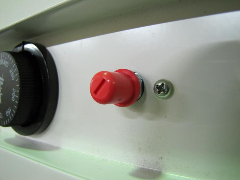 SAFETY Knob Safety device which protects against uncontrolled overheating of the unit d.