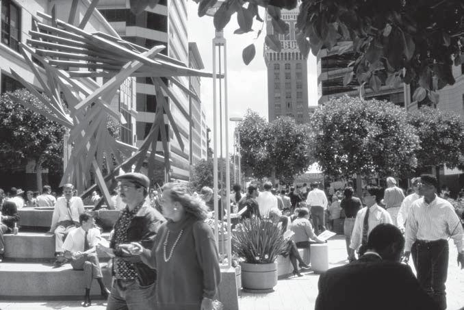 Introduction 7 Figure 2 A lively downtown plaza in Oakland, California, at lunch hour: a quintessential Holly Whyte urban scene. (Photo by R. H. Platt.