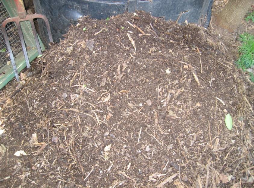 Active -vs.- Passive Composting Active composting Passive composting Requires weekly turning of the compost pile with a garden fork or turning tool.
