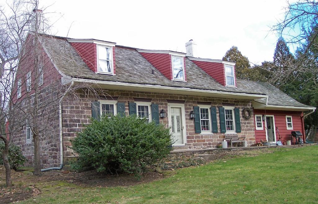 EARLY STONE HOUSES, 18 TH AND EARLY 19 TH CENTURIES Gambrel roof with shed dormers Gable roof on wing Flared eaves, sweeping overhang Lintel 6/6 double-hung window The Daniel De Clark House has a
