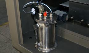 and Pressure flux tank with regulating valve to make sure flux is