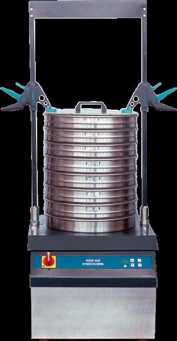 The sieve set is easily fitted to the vibrating plate and fixed with a quick locking device.