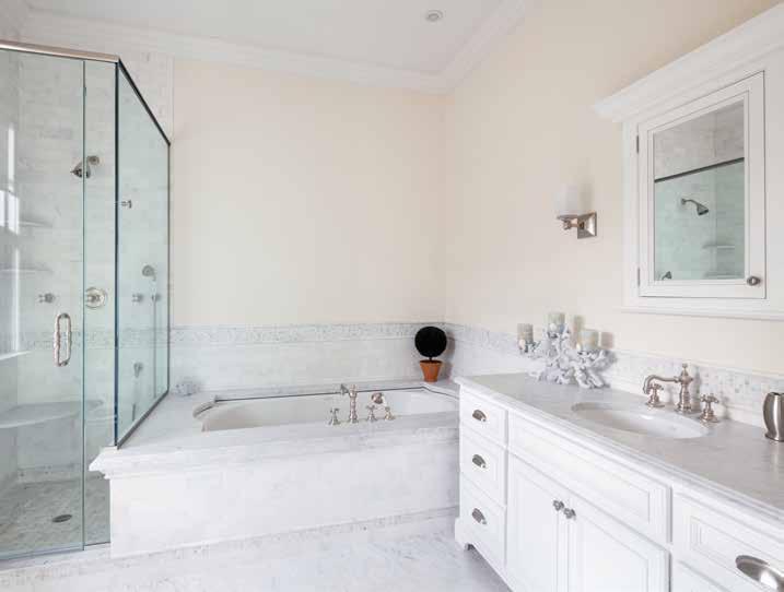 and an expansive en-suite inclusive of a large soaking tub and
