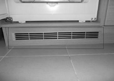 aperture. 3) IMPORTANT: The appliance aperture MUST have a minimum of 200 cm² free air flow for ventilation.