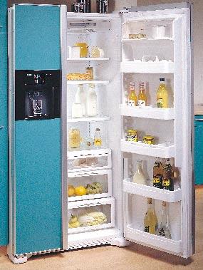 38* Built-in fridge/freezer Two right hinged doors, reversible Sliding hinge mechanism LED temperature display including supercool function 3 height-adjustable safety glass shelves Foamed in