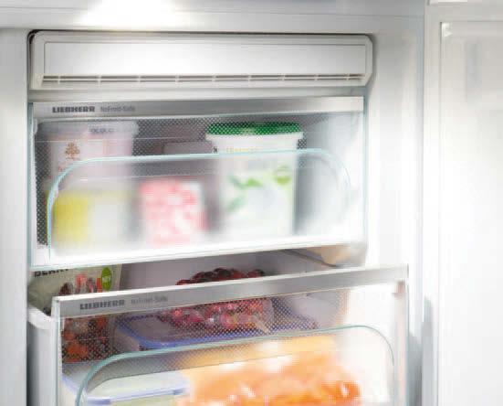 The Side-by-Side fridge-freezer SBSes 7165 with six different climate zones offers a range of innovative solutions.
