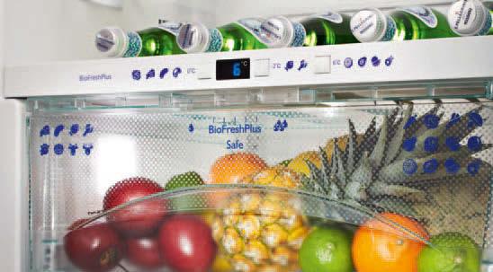 And thanks to BioFresh-Plus technology, the temperature in the upper BioFresh compartment can be lowered to an ideal C for storing fish, or set to +6 C for exotic fruits.