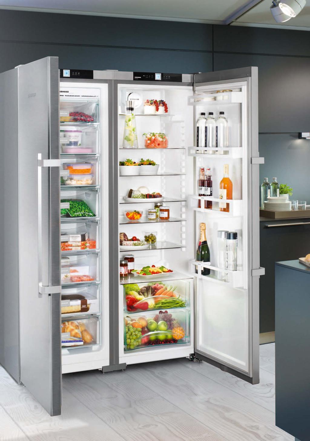 Side-by-Side fridge-freezer with two temperature zones: SBSef 7 With the eight drawer NoFrost freezer compartment, the Side-by-Side fridge-freezer SBSef 7 gives you an extra-large capacity for