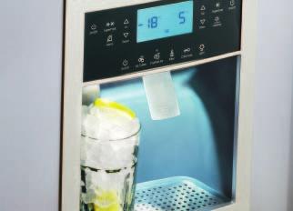 past. The integrated IceCenter ensures a ready supply of ice cubes, crushed ice and chilled water.