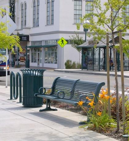 Principle 2: Create a Vital Urban Environment Easton Place emphasizes a vibrant public realm with destinations connected by attractive, pedestrian-oriented streets.