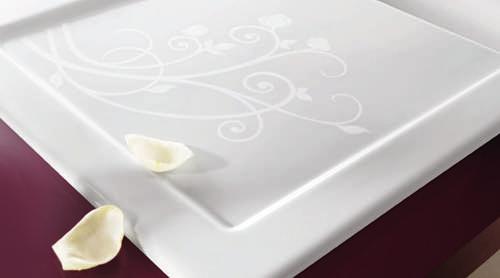 Inspired by extensive expertise in decorative techniques from the tableware sector, the unique La Rose and White Pearl surface finishes are available