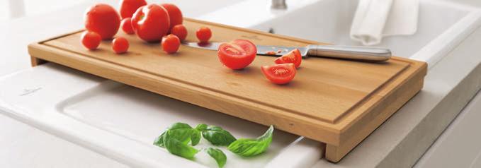 food. Roll-up rack made of stainless steel convenient for draining dishes.