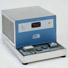 Cooling plate Plac-Center DIGITAL DISPLAY WITH ANALOGUE TEMPERATURE CONTROLLER. ADJUSTABLE TEMPERATURES FROM -10 TO 5 C. APPLICATIONS Designed to keep material in a solid state.