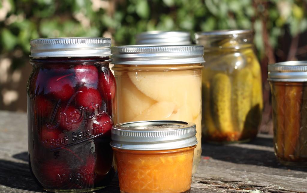 Kitchen Classes Discover the full potential of your garden by learning new techniques to prepare and preserve your harvest. Basic Canning 101 Enjoy your summer harvest all winter long!