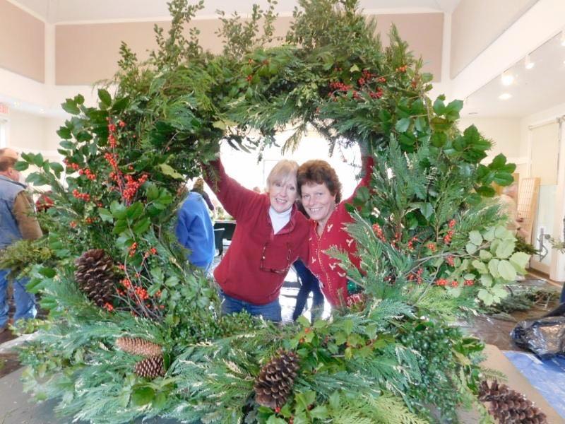 HOLIDAY GREENS PHOTOS Wonderful wreaths were made last month with the NC