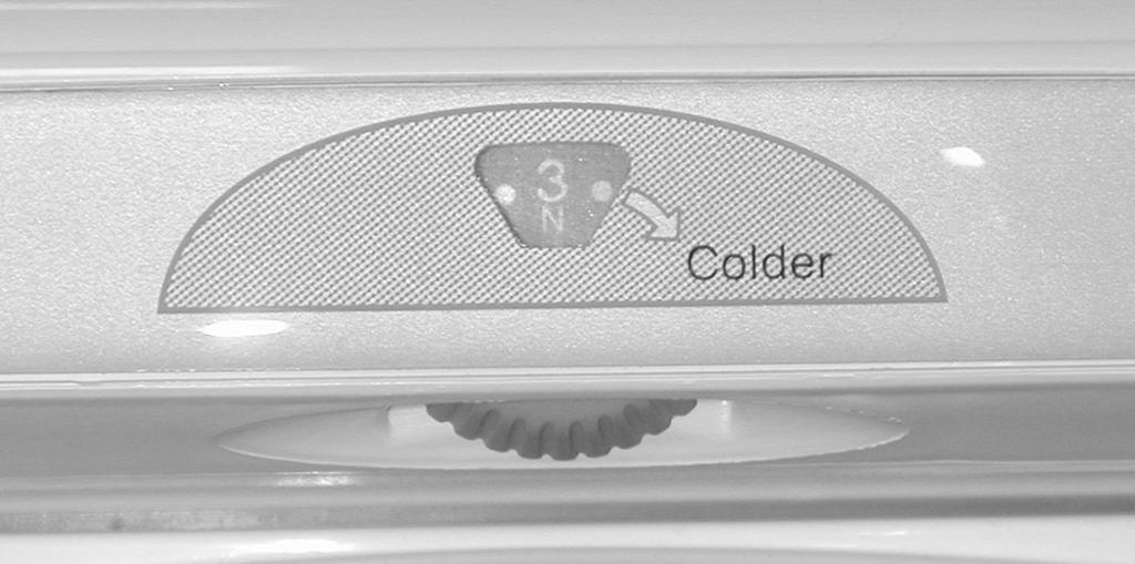 Controls Controlling the Temperature of the Freezer Compartment The control wheel on the front of the worktop adjusts the internal freezer temperature.
