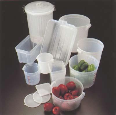 Storage Containers SaniServ storage containers are available in N.S.F. and U.S.D.A approved food grade translucent plastic material complete with graduations.