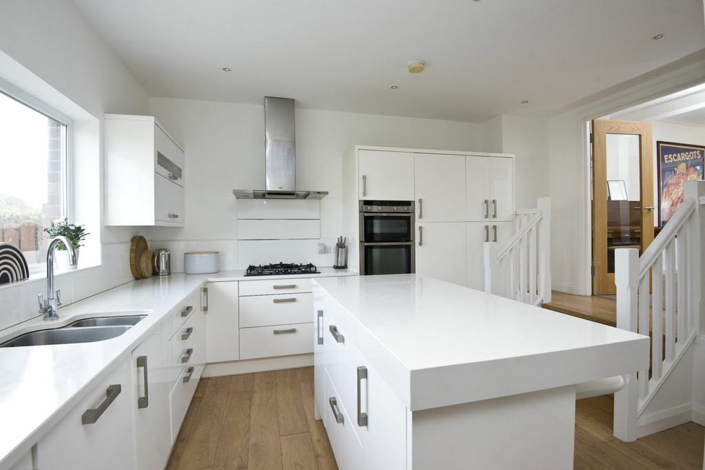 KITCHEN/LIVING: 31' 10" x 13' 4" (9.69m x 4.07m) Excellent range of high and low level gloss white units with granite work surfaces.