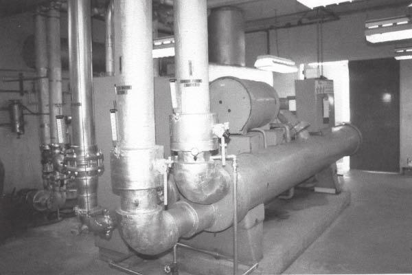 84 HVAC Fundamentals Figure 6-1. Centrifugal Mechanical Chiller centrifugal chiller in 1921. The centrifugal refrigeration machine was the first practical method of air conditioning large spaces.