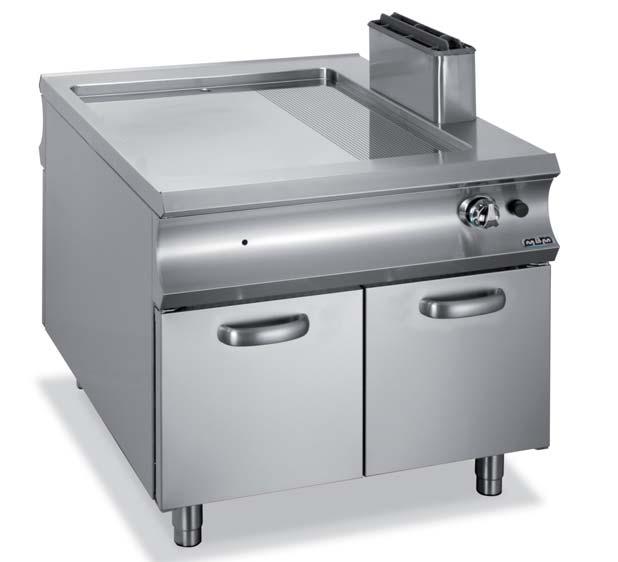 drawer in stainless steel Independent burners/ heating elements Chrome fi nishing Control on both sides The DOMINA 1100 frytop range comprises a large range of models for contact cooking with smooth,
