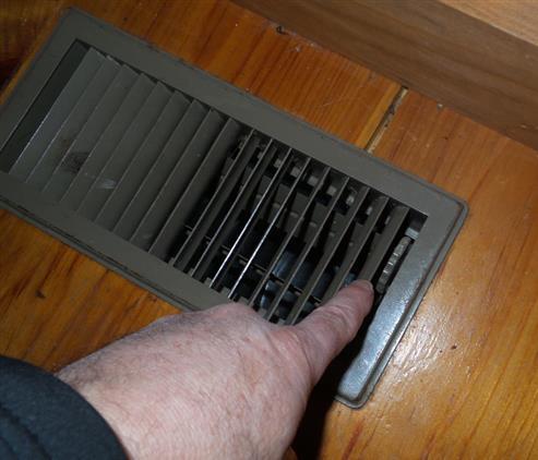 4.4 Item 1(Picture) Representative heat register vent did not operate 4.