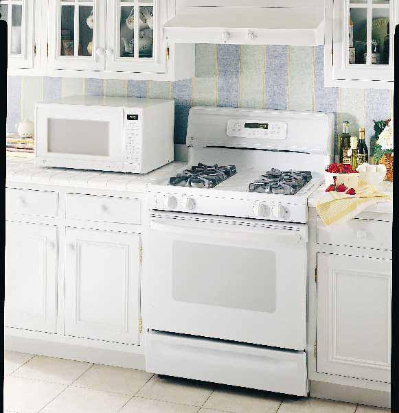 COMBINING STYLE, FLEXIBILITY JE1640WB BEFORE THE ORIGINAL SPACEMAKER In 1979, invented the Spacemaker over-the-range microwave.