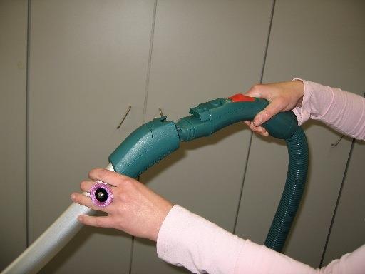 Connecting the electrical suction tube: Push the electrical suction tube on to the connection section of the hand grip till the tube locks into position.