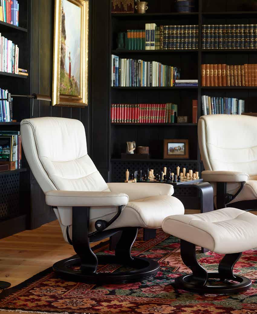 32/33 Stressless Nordic (M) Classic and Stressless Nordic (L) Classic recliners shown in Batick Cream / Wenge.