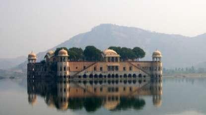 Chapter 5 Mansagar Lake Project 5.1 The Project Jal Mahal is an 18 th century pleasure palace located in the middle of the Mansagar Lake.