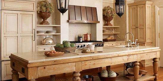 FRENCH COUNTRY FARMHOUSE KITCHEN French Country Farmhouse kitchens in the classic provincial style have the same simple, warm look as a classic farmhouse kitchen, but with decorative elements that