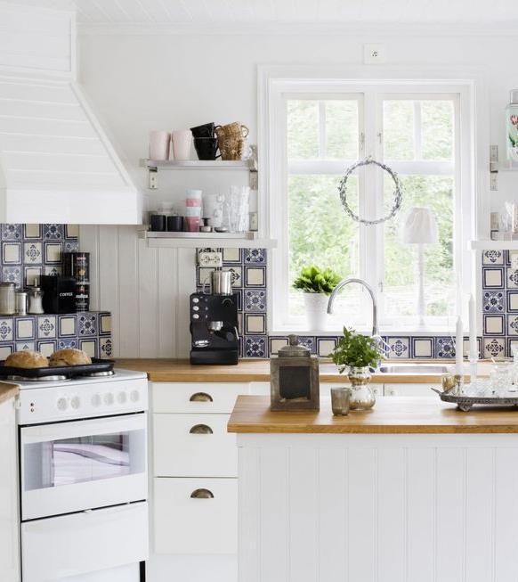 SCANDINAVIAN FARMHOUSE KITCHENS If you re a fan of sleek minimalism, you ll love Scandinavian Farmhouse style.