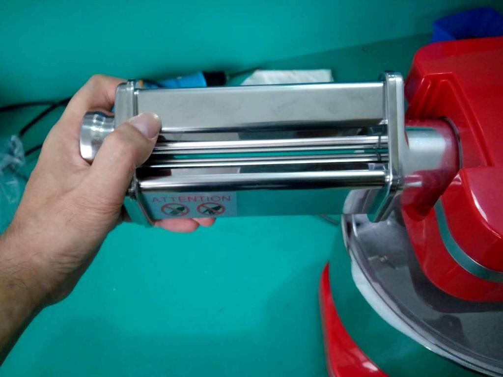 The Pasta Maker consists of 3 pieces: Roller (8