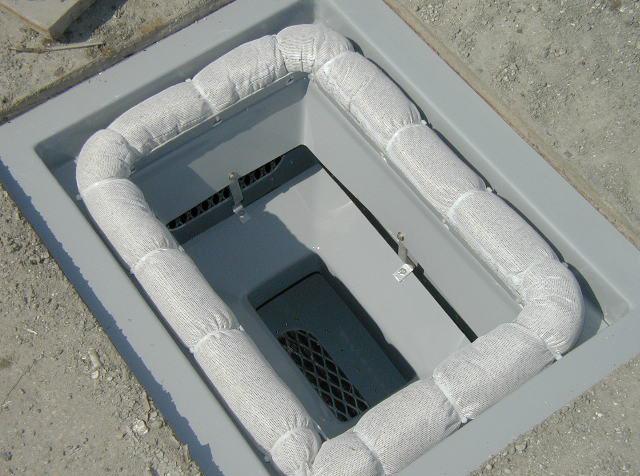 Turbulence deflectors within the filtration box act to calm the water and allow for a greater removal efficiency.