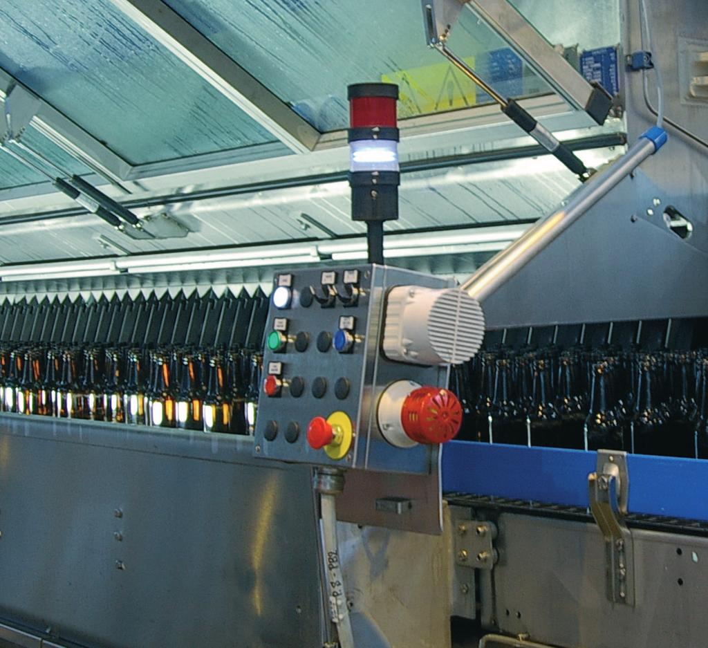 conveyor belt. During this final part of the unloading process, the bottles are guided within the prismatic channels of the chutes and so are always properly centered.