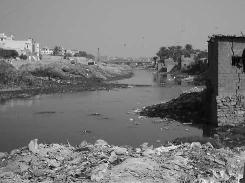 FEATURE EMERGING URBAN DESIGN THEORY AND PRACTICES IN KARACHI Figure 9: Lyari River as a sewerage dump. Figure 10: Dumping ground on the banks of the Lyari River. 4.